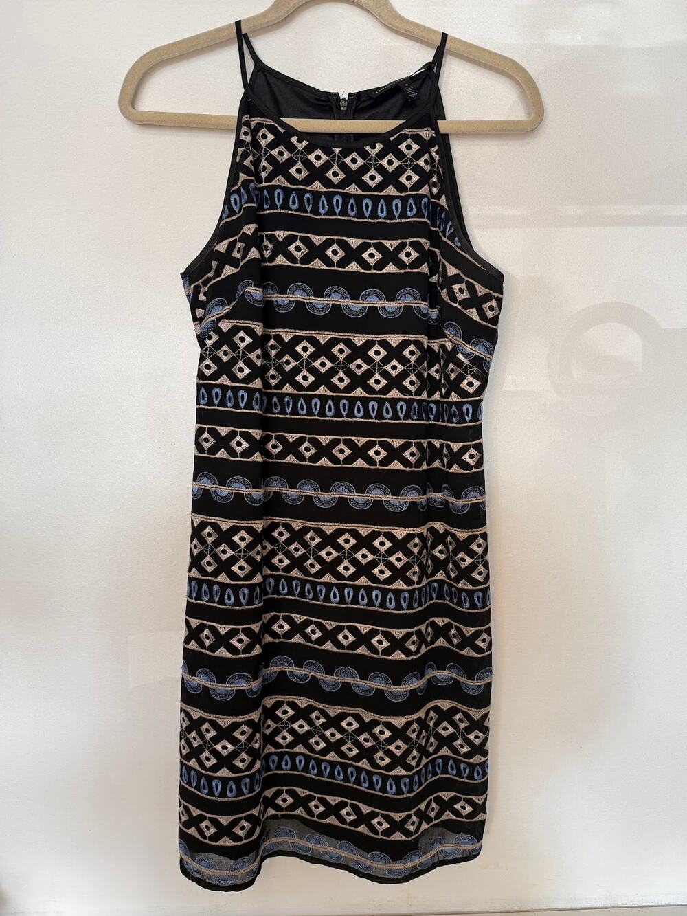 White House Black Market Geometric Embroidered Sheath Dress 8 WHBM Blue Black